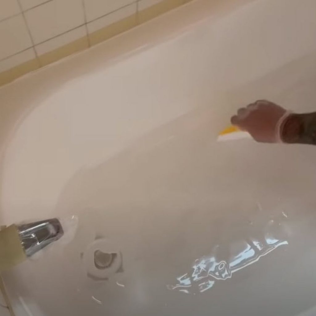 Tub Reglazing vs Tub Replacement