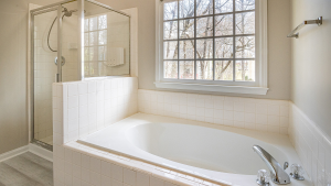 Enchasing the tub